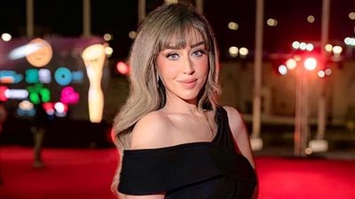 فرح الزاهد تعكس جمال ملامحها بالألوان الترابية (صور)