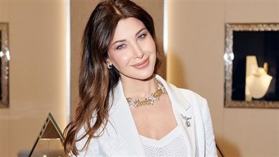  نانسي عجرم تستعرض أنوثتها بالأسود الشفاف (صور)