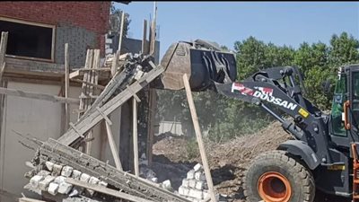 إزالة 4  حالات بناء على أملاك الدولة بمركز المحلة 