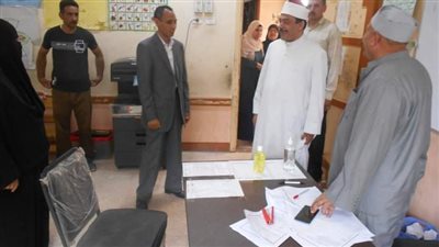 طلاب القسم العلمي بأزهرية سوهاج يؤدون امتحان الجبر والهندسة الفراغية