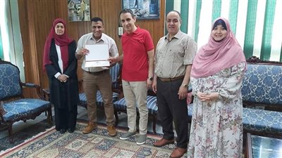 آداب المنصورة تحتفل بعيد الأب وتكرم الآباء المثاليين 