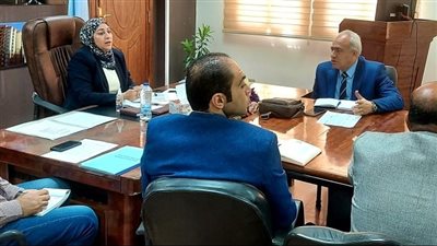 نائب محافظ القاهرة تبحث تذليل العمل لمراجعة تراخيص البناء 
