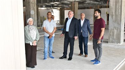 رئيس جامعة قناة السويس يتفقد مبنى الاختبارات الإلكترونية