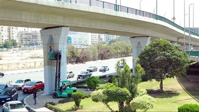 ترميم ودهان نزلات ومطالع كوبري المطار (صور)