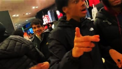 جنون التيك توك .. مراهقون يقتحمون متجرًا ويحطمون محتوياته (فيديو)