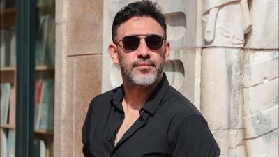 عمرو مصطفى يفاجئ الجمهور بأول مطرب بالذكاء الاصطناعي في العالم