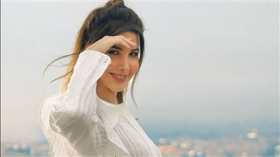 نانسي عجرم تثير الجدل بفستان جرىء.. كل ما نكبر نشلح أكتر