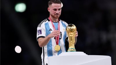 ليفربول يُعلن ضم الأرجنتيني ماك أليستر رسميًا