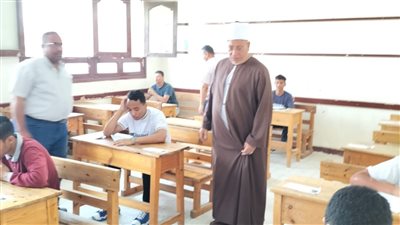 رئيس  أزهر البحر الأحمر يتفقد لجان الثانوية الأزهرية بمعهد بنين الغردقة 