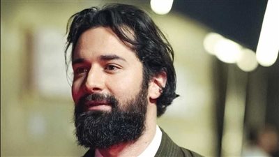 أحمد حاتم يشارك في منحة لها ومعها (صور)