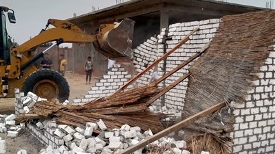 إزالة 36 حالة تعدٍّ على الأراضي بالإسماعيلية 