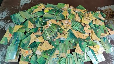 ضبط 178 طن قمح و570 بطاقة تموين بأحد مخابز أسيوط