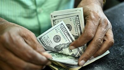 سعر الدولار في مصر اليوم السبت بماكينات الـ ATM