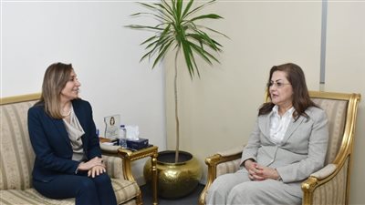 وزيرتا الثقافة والتخطيط تبحثان آليات دعم التعاون لتطوير مجالات الحرف اليدوية التراثية 