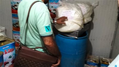 إعدام منتجات غذائية غير صالحة للاستهلاك الآدمي في الدقهلية