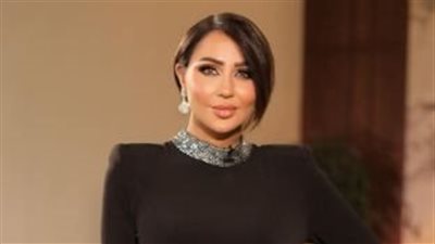 اللؤلؤ يمنح رابعة الزيات أناقة الأميرات 