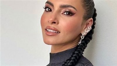 كارمن سليمان تتألق بفستان لافت وتشعل أجواء الرياض