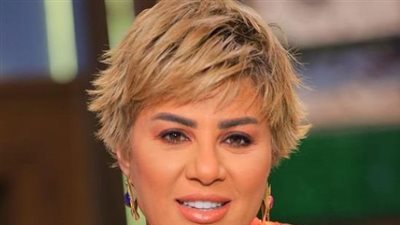 مفيدة شيحة بموضة الأوفر سايز (صور)