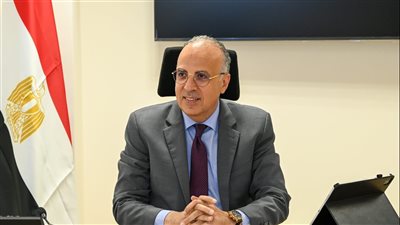 وزير الري يبحث مع ممثلي