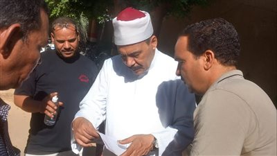 رئيس منطقة سوهاج الأزهرية يتابع مجمع لجان معهد الروافع الإبتدائي 