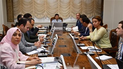 صبحي يجتمع بلجنة  الاستثمار بوزارة الشباب والرياضة لمتابعة المشروعات الاستثمارية  
