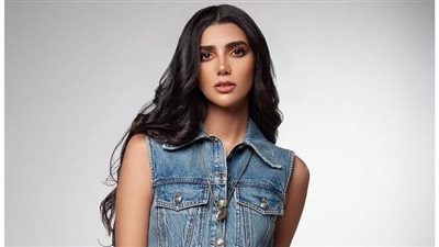 ريم سامي تستعرض جمالها بالكاجوال المثير