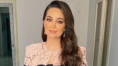 هبة مجدي علي خطي الأميرات بالأخضر (صور)