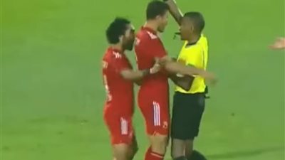 يستاهل طرد.. الجماهير غاضبة بسبب أفعال حسين الشحات