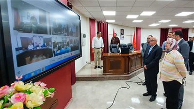 محافظ بورسعيد يتفقد غرفة عمليات إمتحانات الشهاد الثانوية العامة