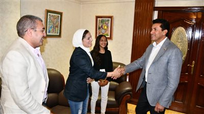 وزير الرياضة يكرم لاعبة منتخب الشراع بعد فوزها بالميدالية الذهبية بالبطولة الإفريقية