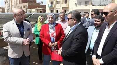محافظ بنى سويف يتققد محطة الطاقة الشمسية أعلى مبنى الإدارة الهندسية