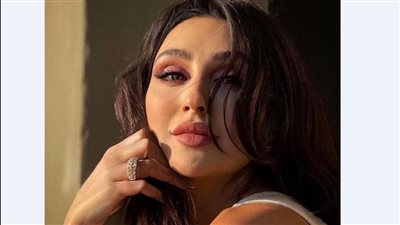 جيسي عبدو .. طلة جديدة بالهوت شورت وملامح ناعمة (صور)