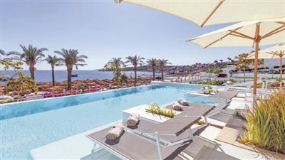 لعشاق الغوص والشعب المرجانية ذات الألوان المختلفة