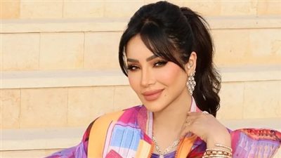 لجين عمران تخرج عن المألوف وتثير الجدل