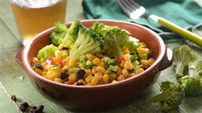 يقي من سرطان الثدي.. حضري سلطة بروكلي بالذرة