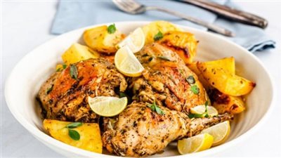 حضري صينية دجاج وبطاطس بالبصل والليمون