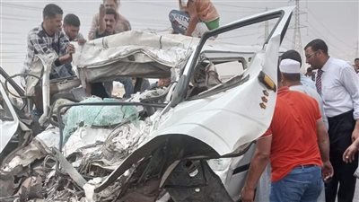 تفاصيل مصرع 15 شخصًا وإصابة 2 في تصادم تريلا وميكروباص بالصف 