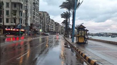 أمطار غزيرة تضرب الإسكندرية..رواد السوشيال ميديا يسخرون من تقلبات حالة الطقس (شاهد)