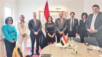 وزير الاتصالات يناقش مع مسئولى منظمة (OECD) تعزيز التعاون فى وضع السياسات الخاصة بالتكنولوجيات البازغة