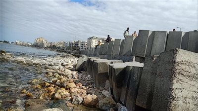   شواطئ الإسكندرية ترفع الرايات الحمراء بسبب التغيرات المناخية 