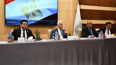 محافظ جنوب سيناء يبحث سبل وآليات سداد مديونيات المرافق والشواطئ