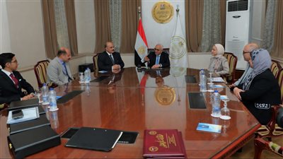 وزير التربية والتعليم يكرم الطلاب المتميزين عالميا من مدرسة البشاير 