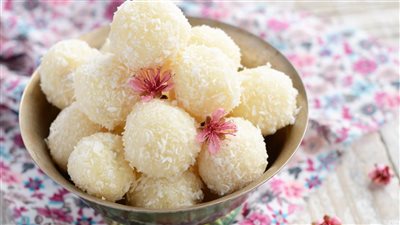 طريقة عمل كرات جوز الهند بالقشطة| غنية بالفيتامينات