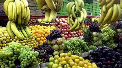 أسعار الفاكهة اليوم الخميس بسوق العبور.. قفزة للموز والخوخ