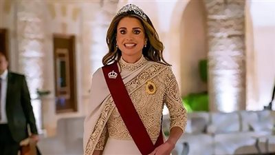رقي الملكة رانيا يخطف القلوب.. 53 عاما وشهادتها الجامعية من القاهرة