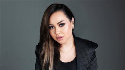 أسما إبراهيم  تسحر العيون بالأبيض المثير والكعب العالى