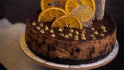 اصنعي تشيز كيك الشوكولاتة بالبرتقال علي خطي المطاعم 