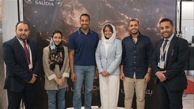 بعد انتهاء رحلتهما.. علي القرني وريانة برناوي يصلان مطار الملك خالد 