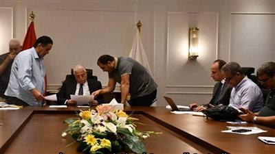 محافظ جنوب سيناء يبحث مع المجموعة الاقتصادية نتائج زيارة وزير المالية 