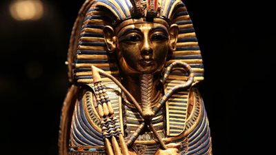 السبب الحقيقي وراء وفاة توت عنخ آمون.. عالمة مصريات تفجر مفاجأة مدوية